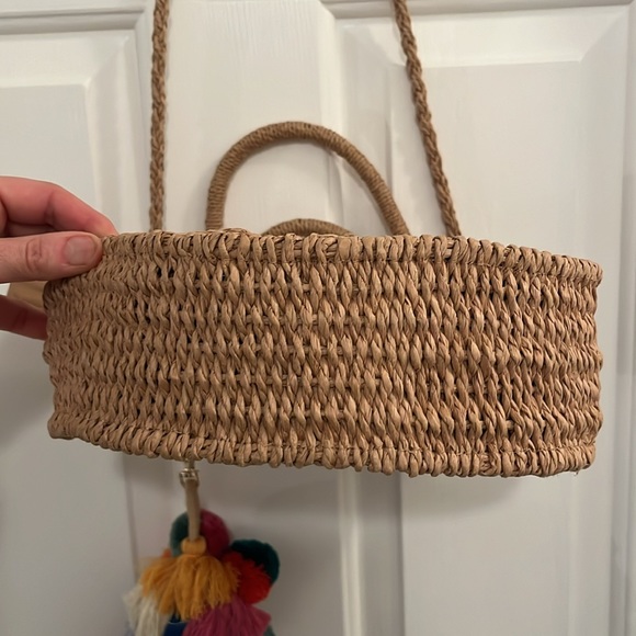 Adorable straw bag! Perfect for vacation! - Picture 7 of 9